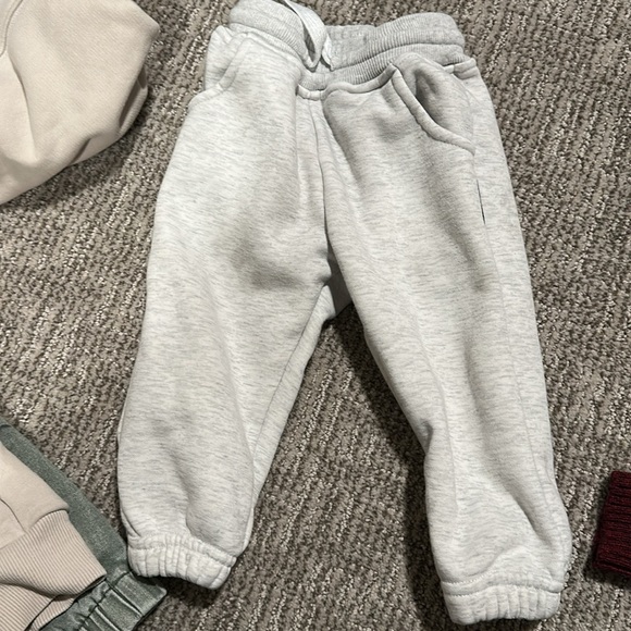 Assorted Kids Clothing Set - Picture 13 of 16